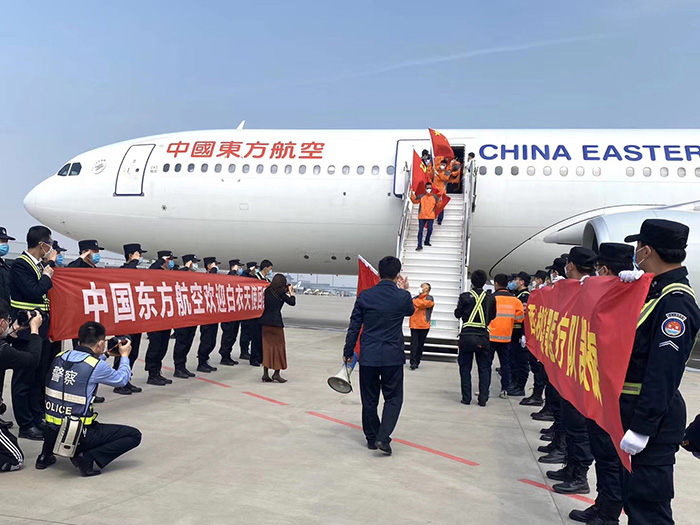 陕西援鄂抗疫英雄凯旋归来